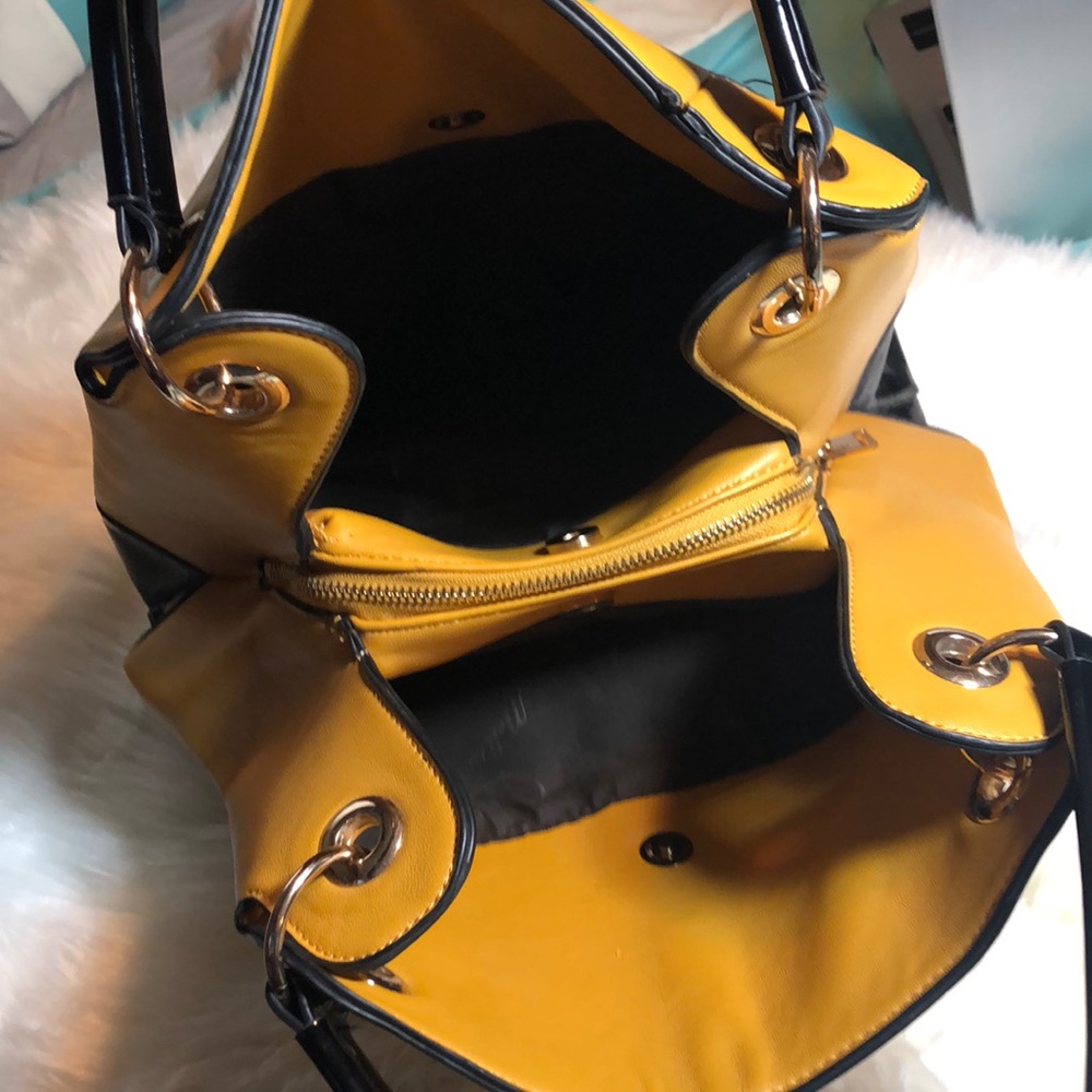 Mustard Purse - Picture 5 of 6